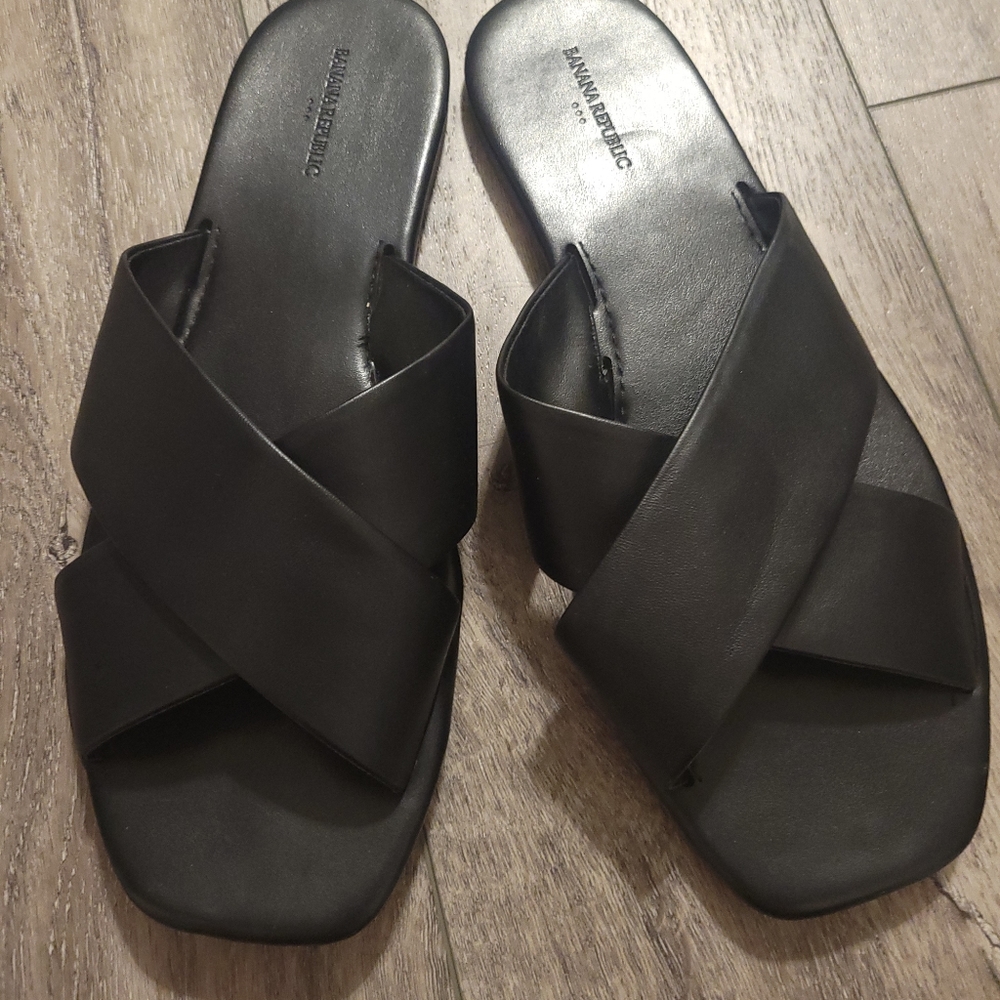 Black Banana Republic leather slides.